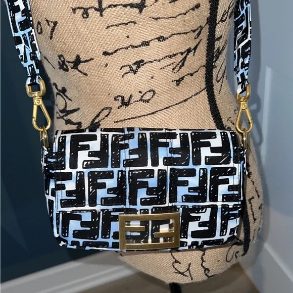 Fendi Belt Bag / Bum Bag or Crossbody Bag - Picture 6 of 10